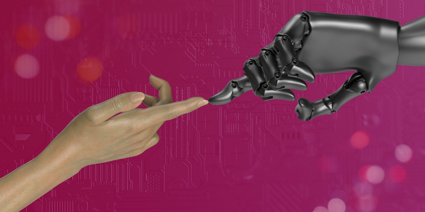 Dos manos tocándose frente a un fondo rosa — Qué datos financieros no debes compartir nunca con una IA